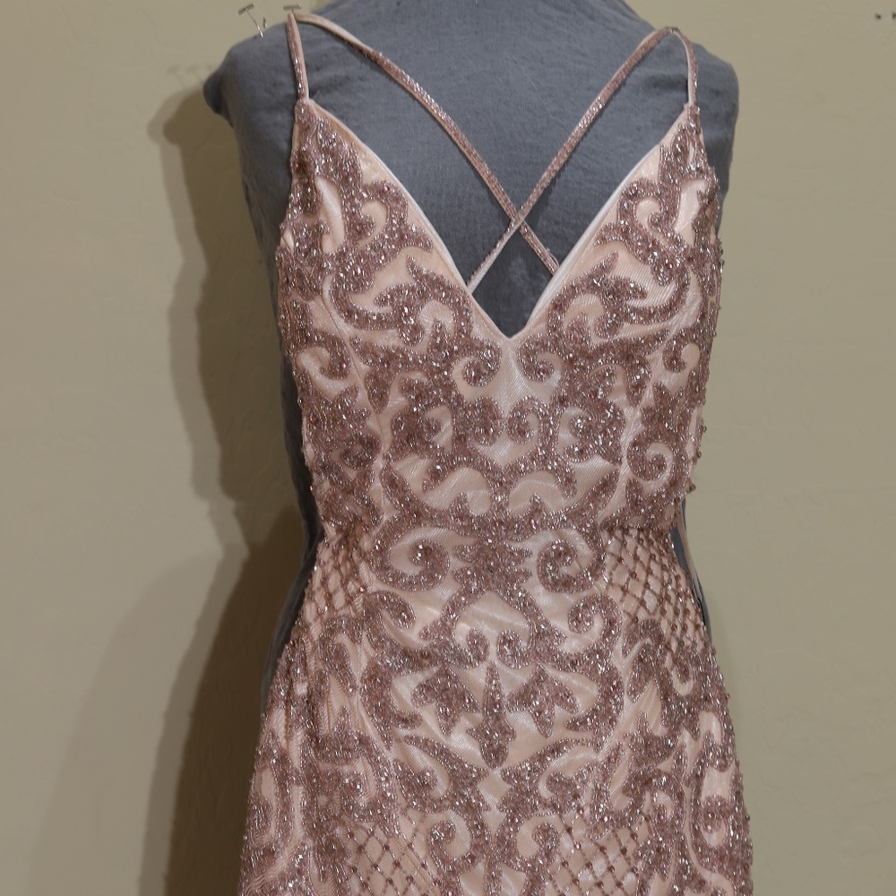 PRIMAVERA beaded v-neck short sheath dress in rose size 6